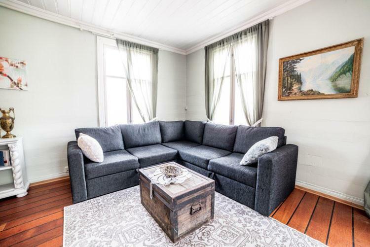 Laerdalsoren Motor Guesthouse Lærdalsøyri Bagian luar foto