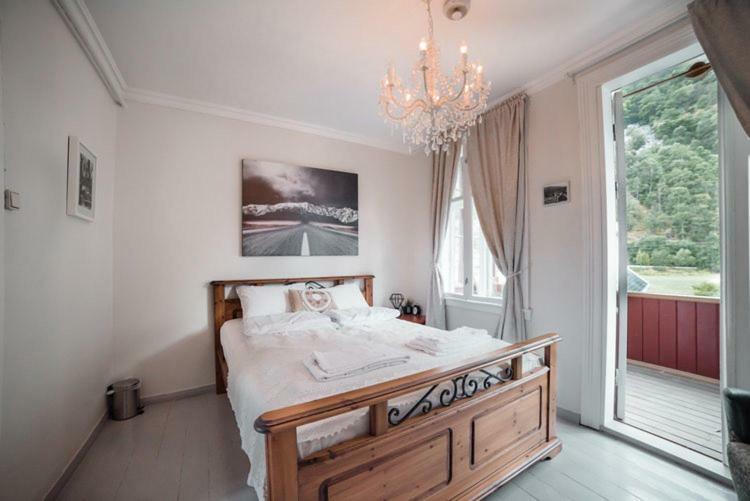 Laerdalsoren Motor Guesthouse Lærdalsøyri Bagian luar foto
