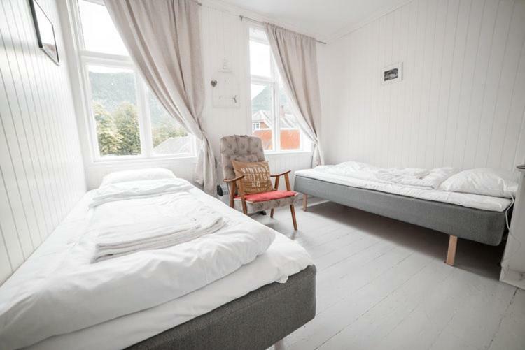 Laerdalsoren Motor Guesthouse Lærdalsøyri Bagian luar foto